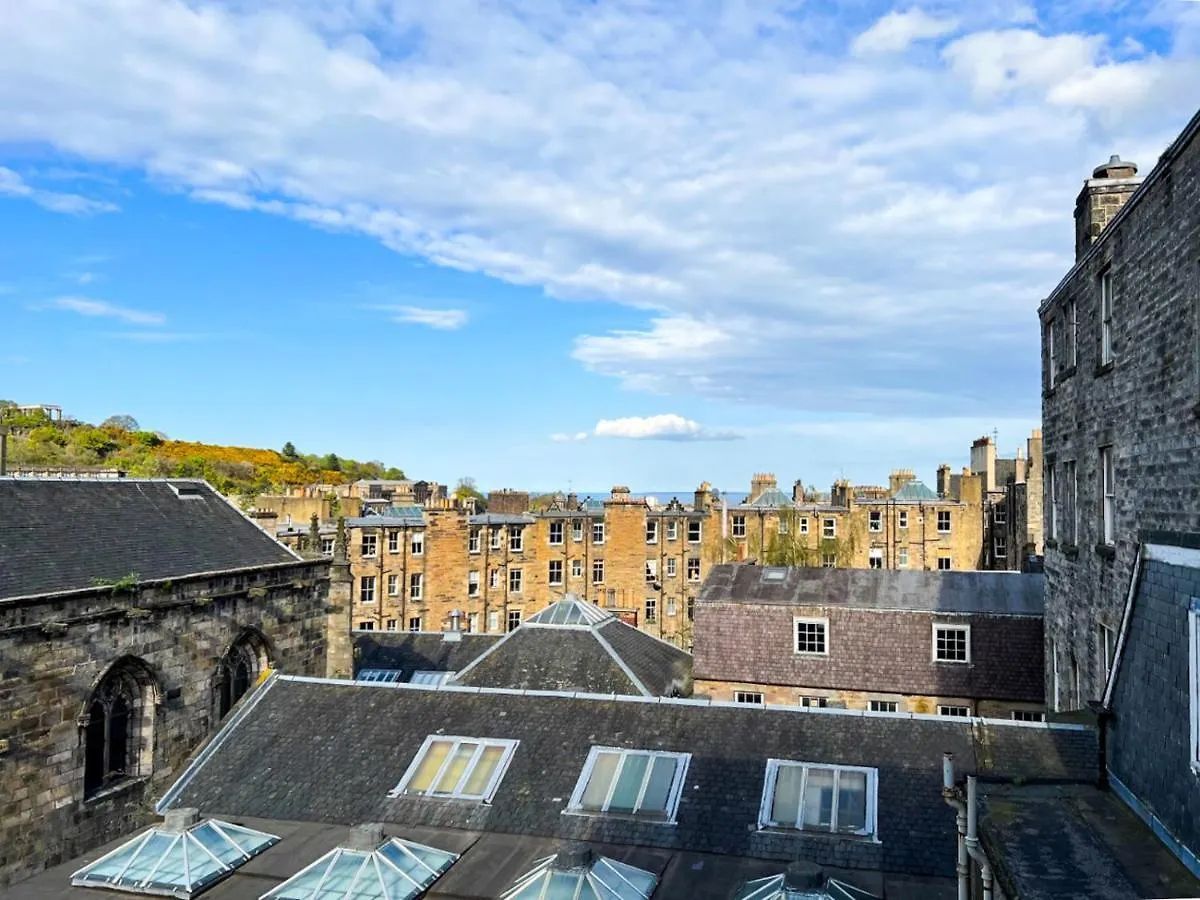 Lively & Energetic 2Br On The Royal Mile Apartment Edinburgh