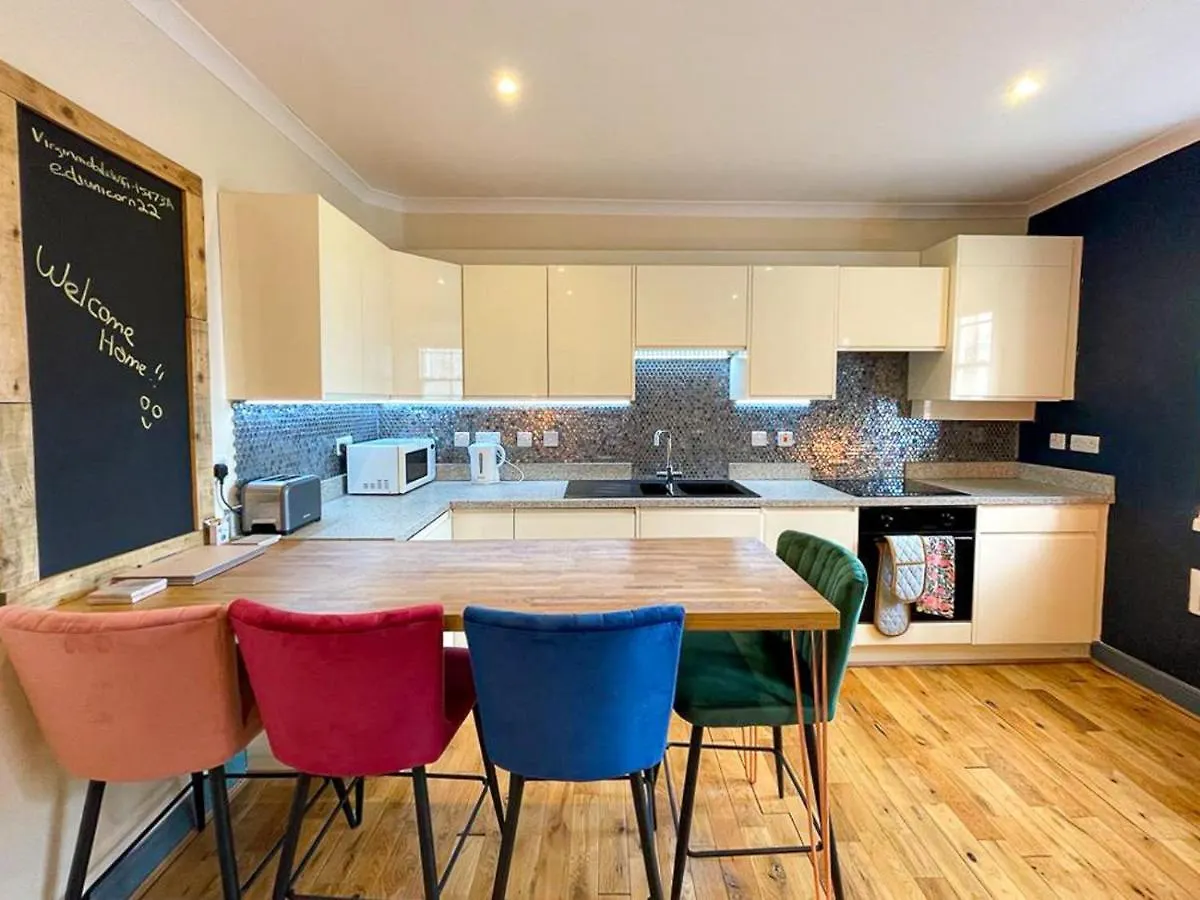 Lively & Energetic 2Br On The Royal Mile Apartment Edinburgh